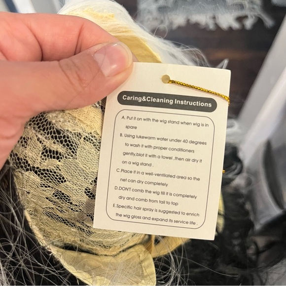 Blonde and black curly bob synthetic wig 16 inches NWT - Picture 9 of 9